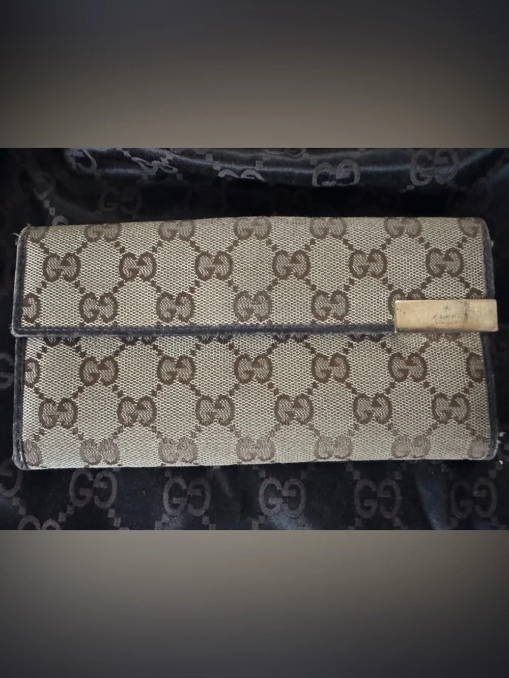 Authenticated GUCCI Brown and Beige Monogram Canvas Card Holder Hardware - Picture 1 of 16